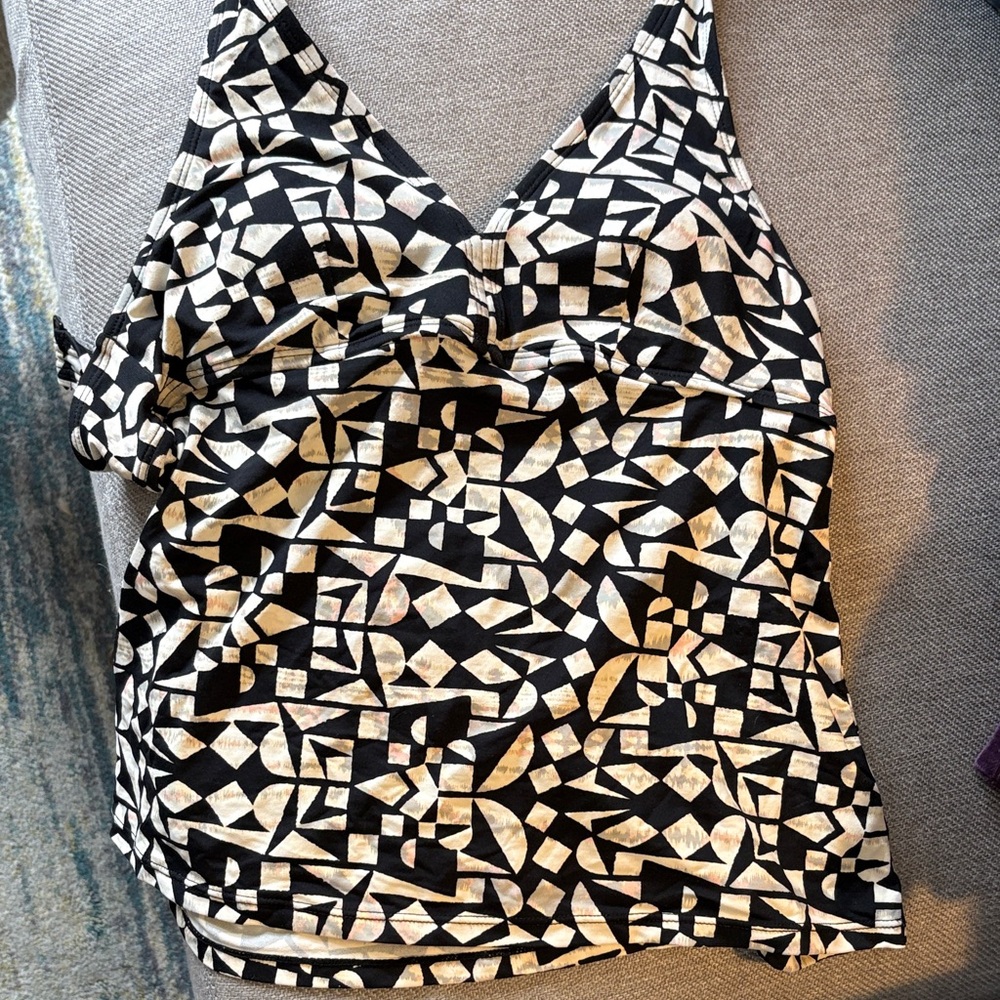 Geometric Black and White Women's Top